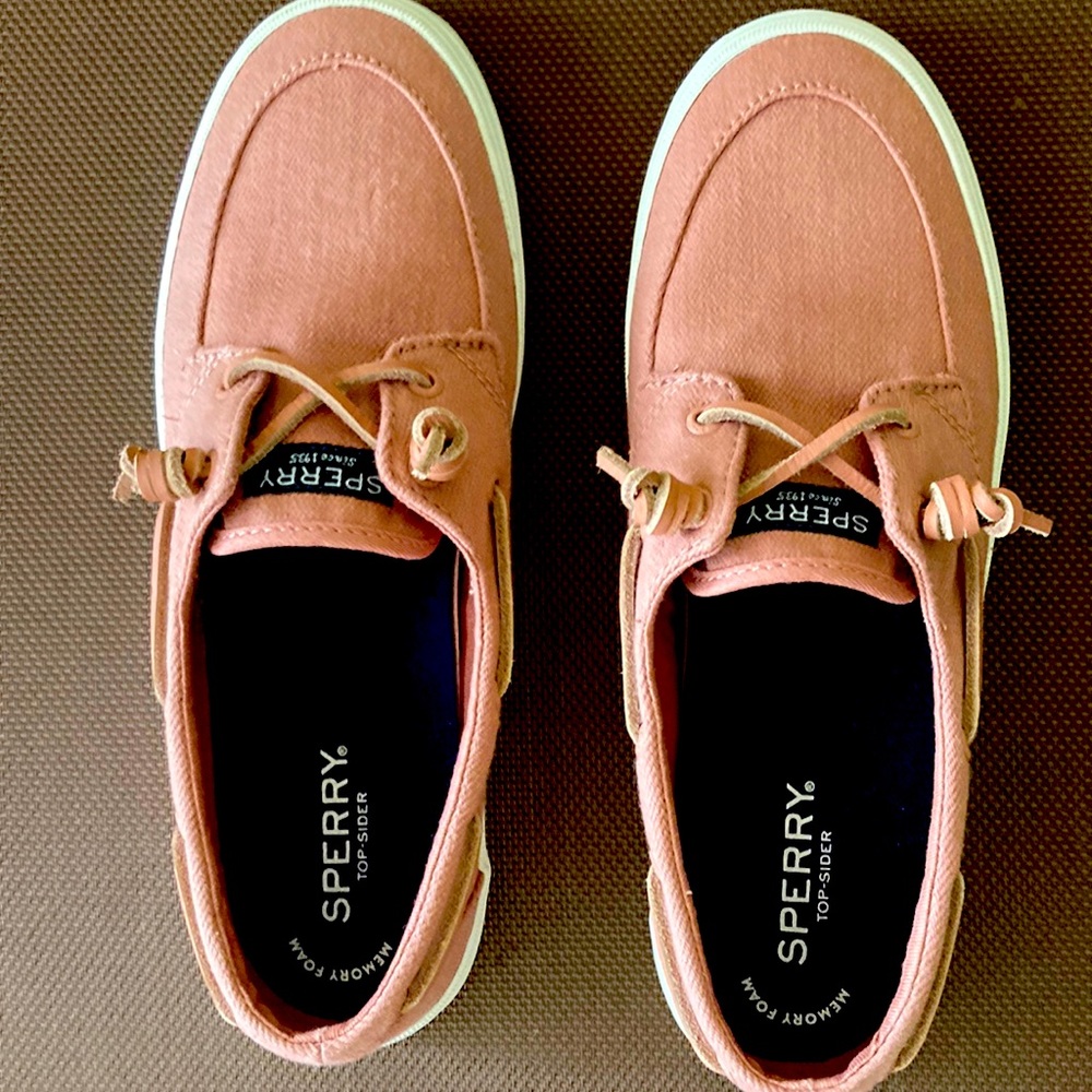 Brand new, never worn Womens Sperry Boat Shoes size 8 1/2 Salmon colored